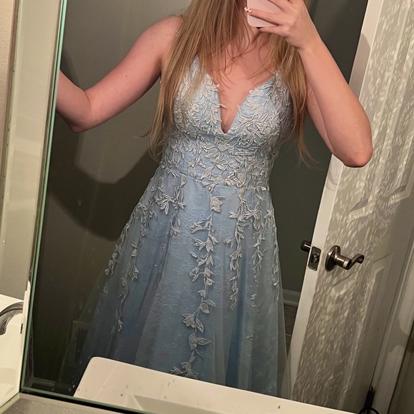 Floral Pastel Blue Appliqué A-Line Princess Tulle V Neck Size 4 - Picture 7 of 8